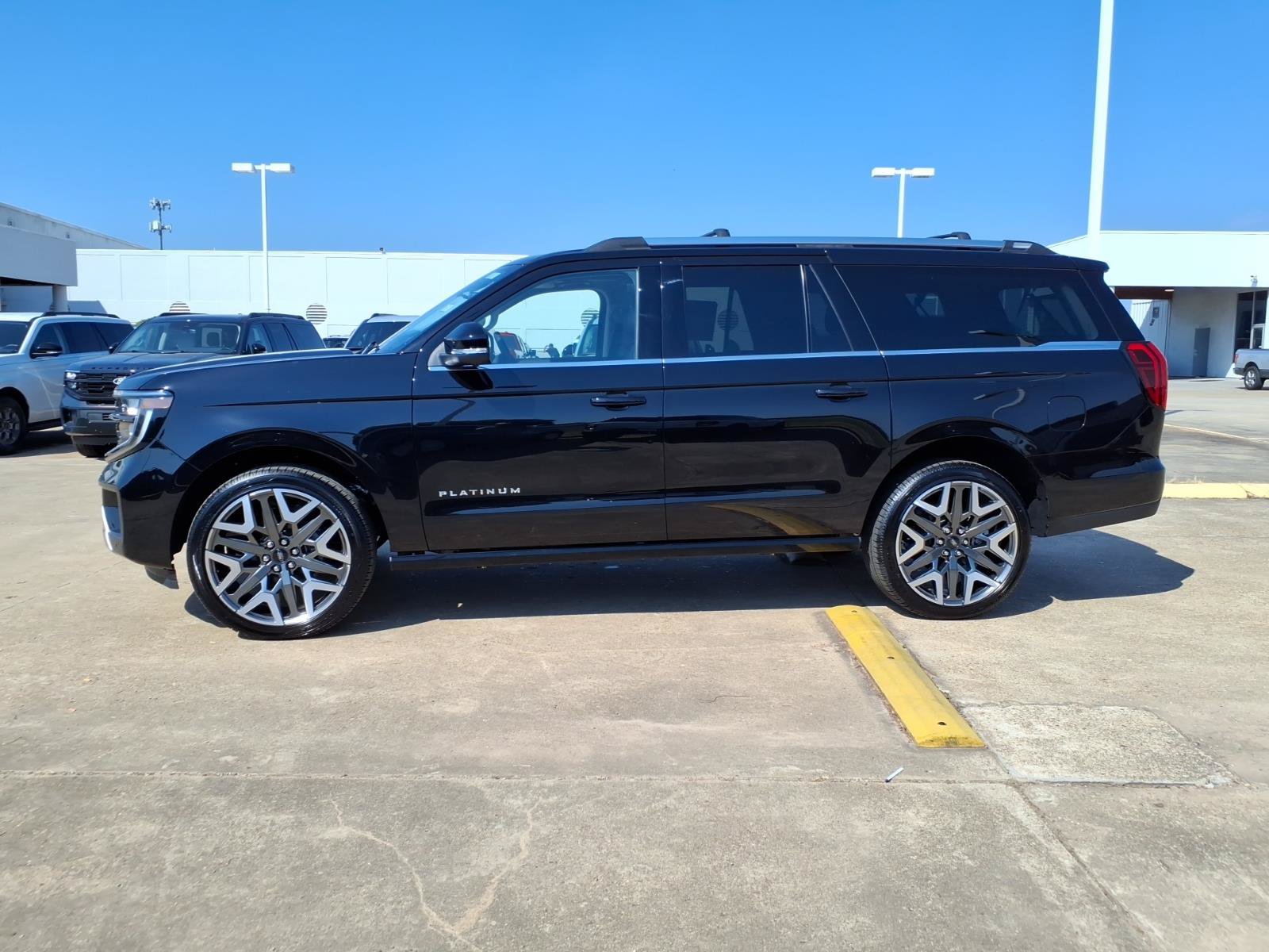 New 2026 Ford Expedition Max Platinum w/ Platinum Ultimate Package AWD/4WD image 2