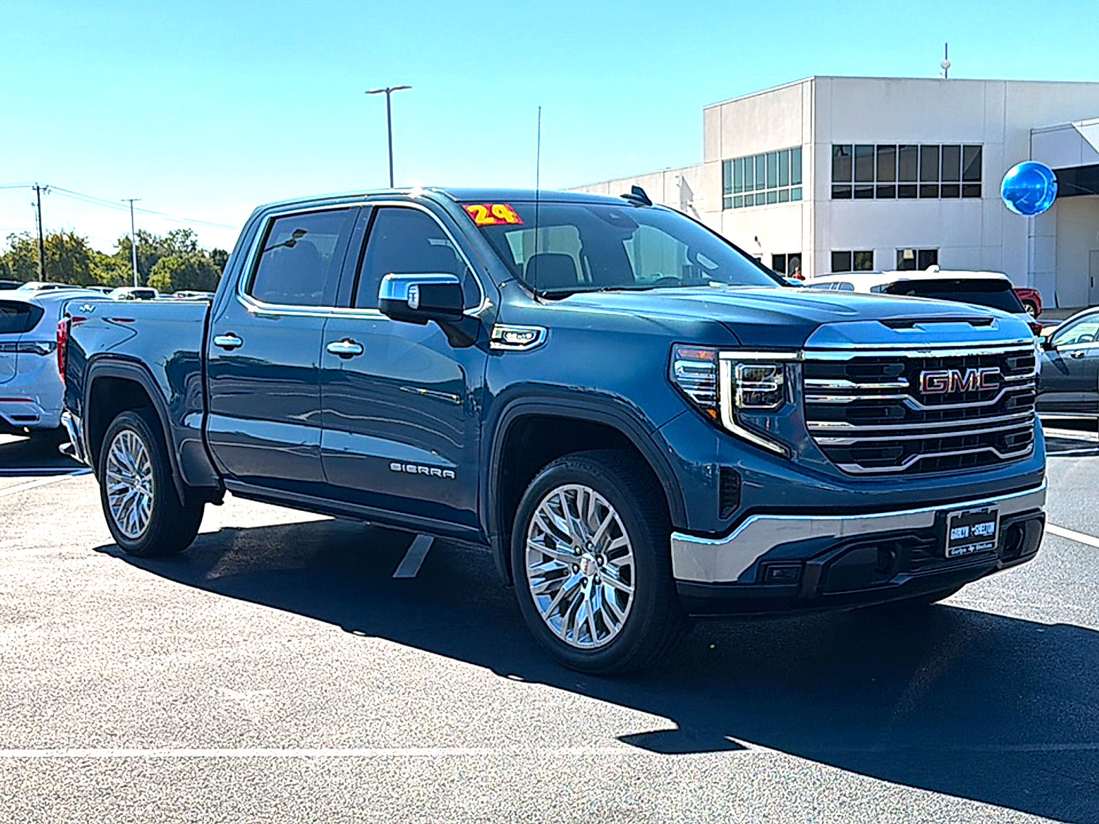 Used 2024 GMC Sierra 1500 SLT AWD/4WD image 10