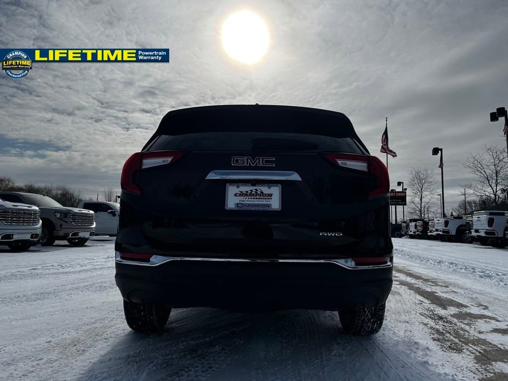 Used 2024 GMC Terrain SLT image 11