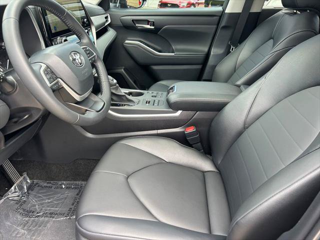 Certified 2026 Toyota Highlander XLE AWD/4WD image 11