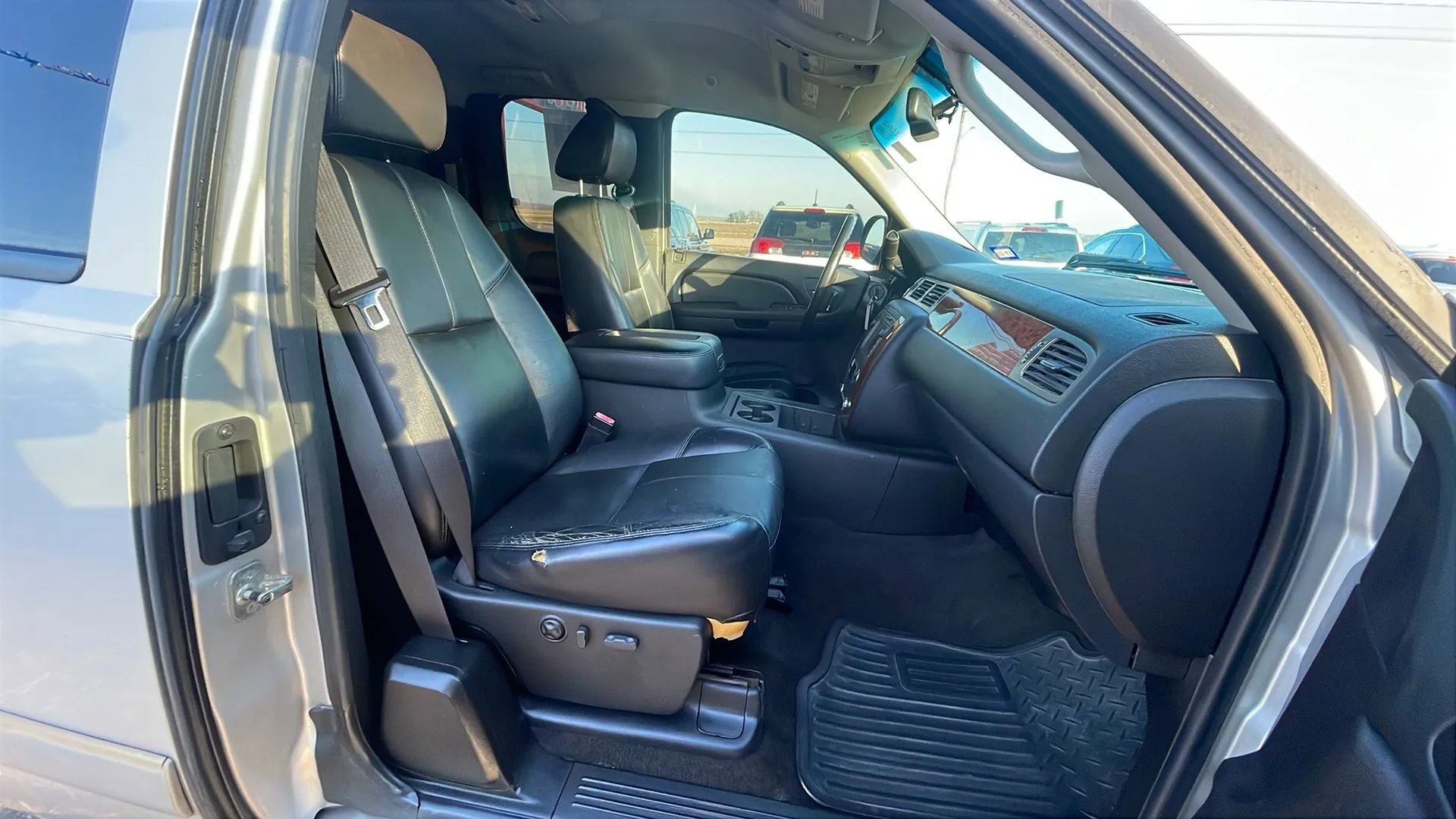 Used 2007 Chevrolet Silverado 1500 LTZ w/ Safety Package AWD/4WD image 22