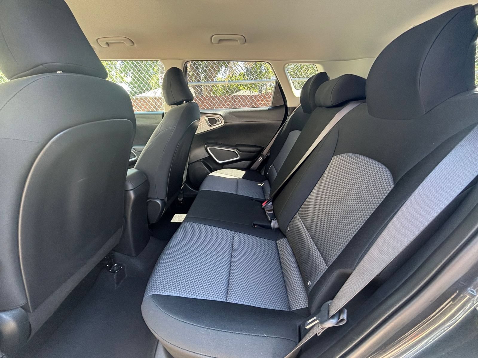 Used 2025 Kia Soul LX w/ LX Technology Package FWD image 21