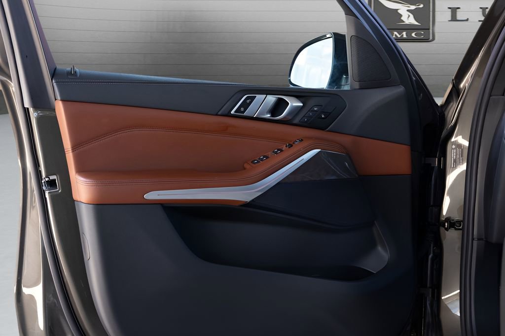 Used 2022 BMW X5 xDrive40i w/ M Sport Package AWD/4WD image 35