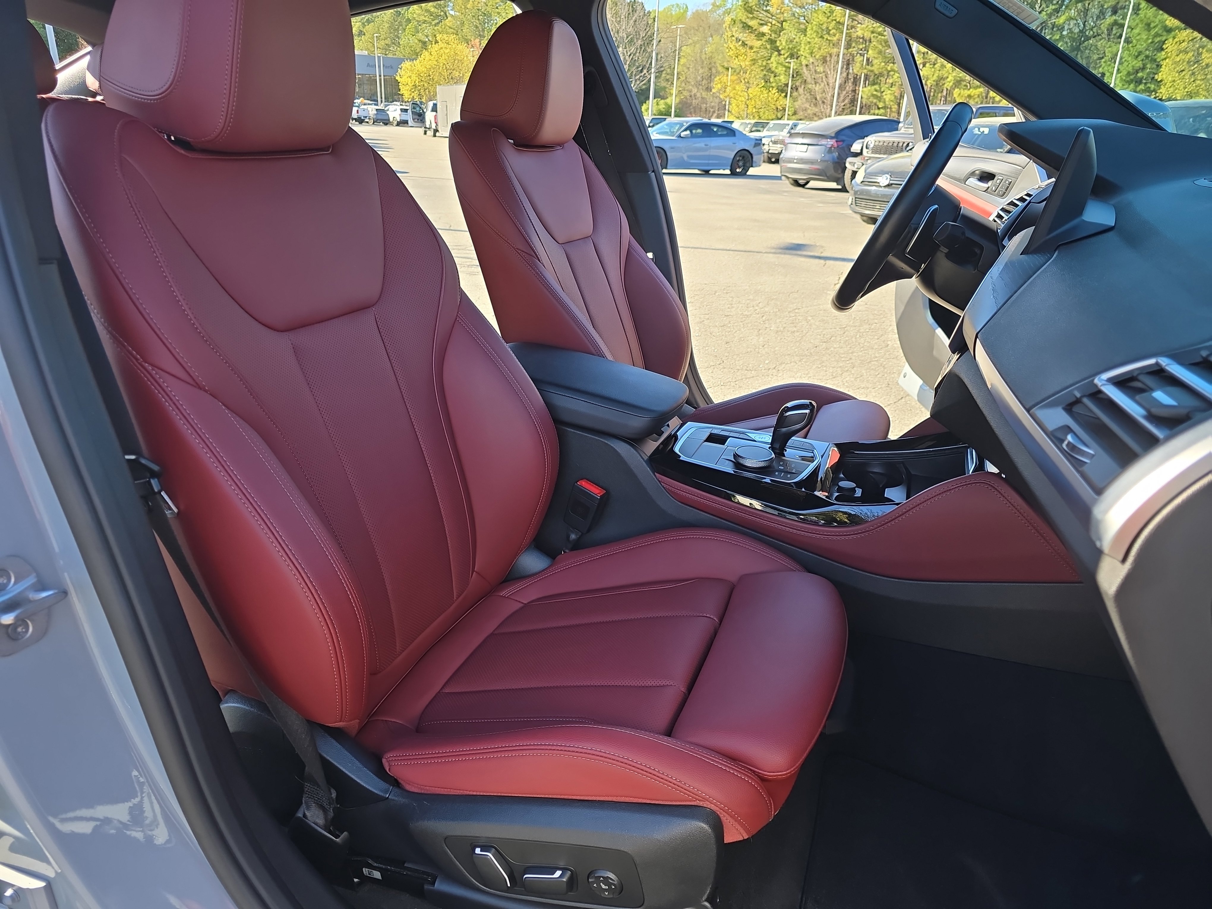 Used 2024 BMW X4 xDrive30i w/ Premium Package image 10