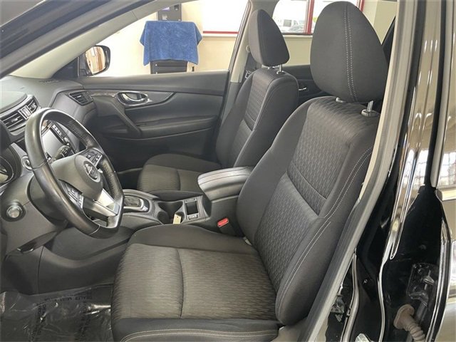 Used 2018 Nissan Rogue SV image 17