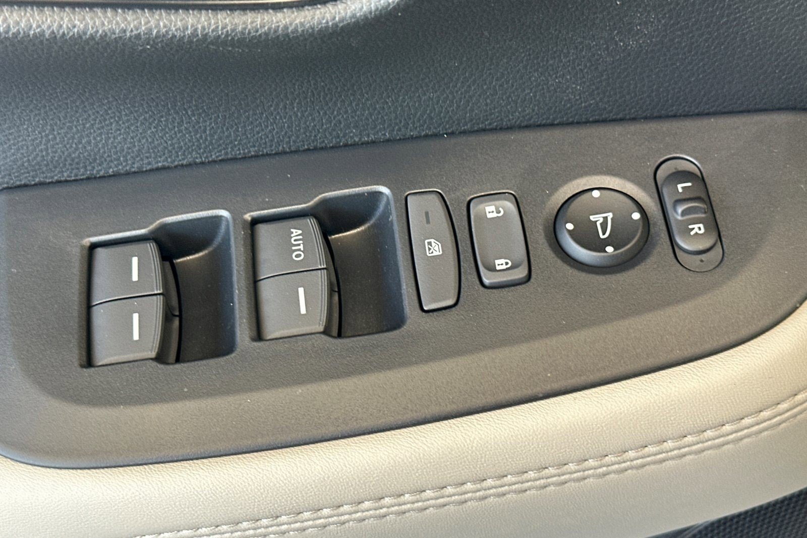 New 2026 Honda HR-V LX image 13