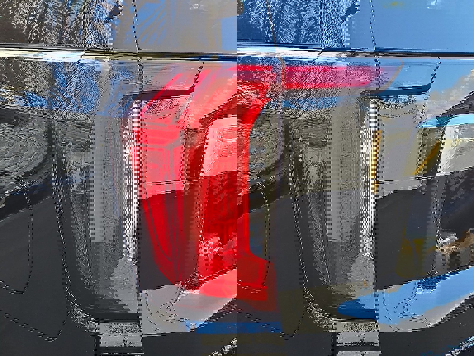 Used 2021 GMC Yukon Denali w/ Denali Ultimate Package image 10