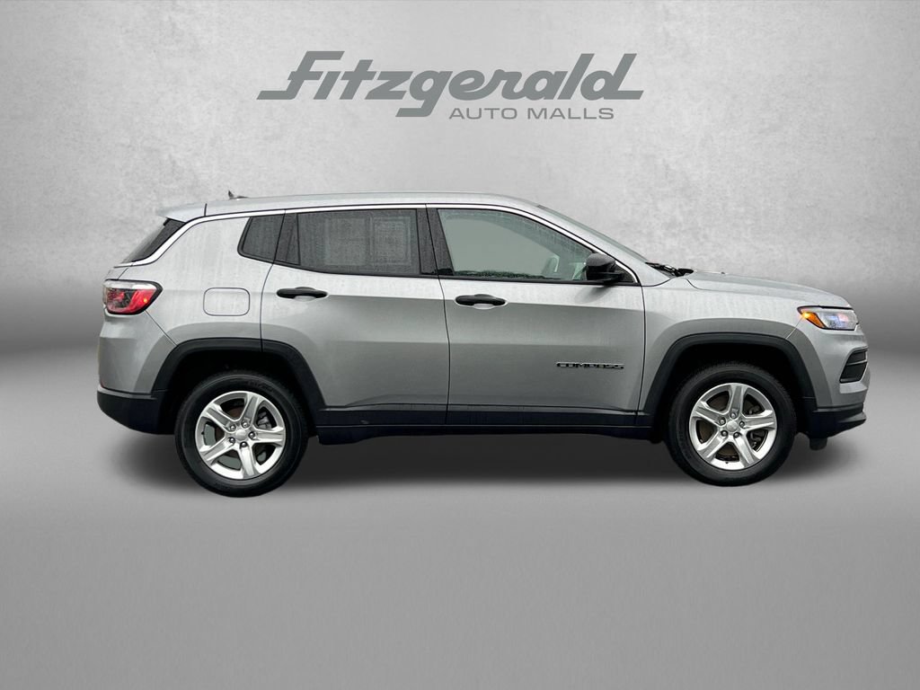Used 2023 Jeep Compass Sport AWD/4WD image 3