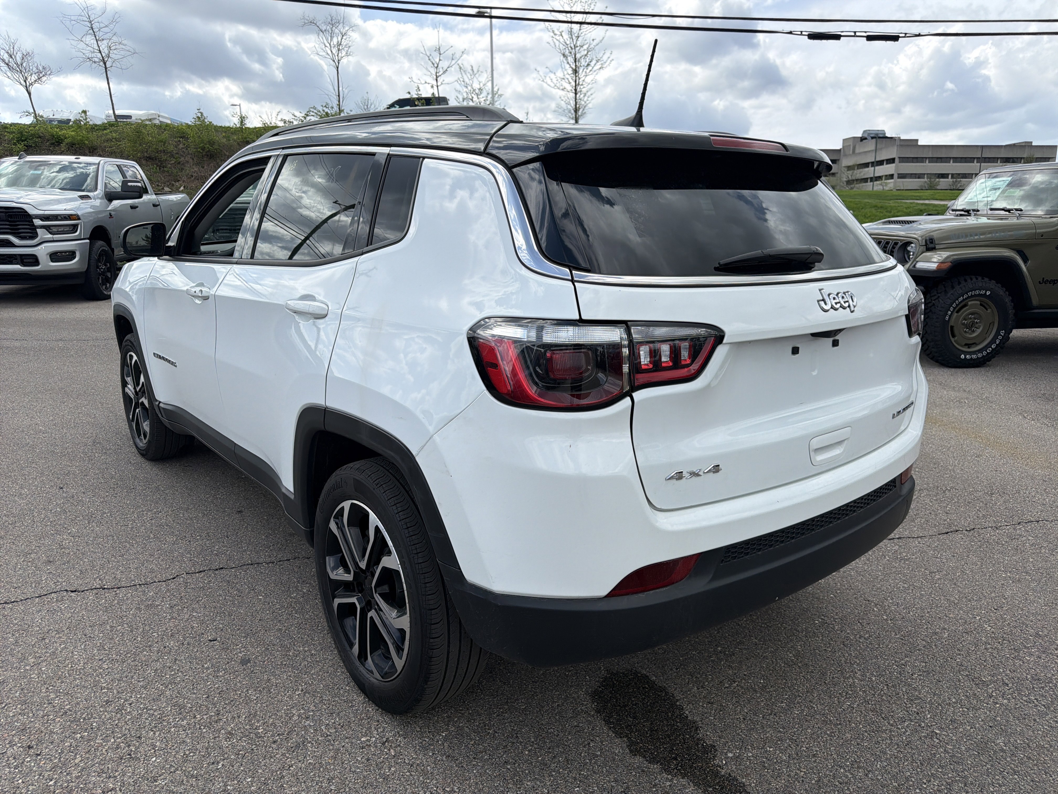 Used 2022 Jeep Compass Limited image 9