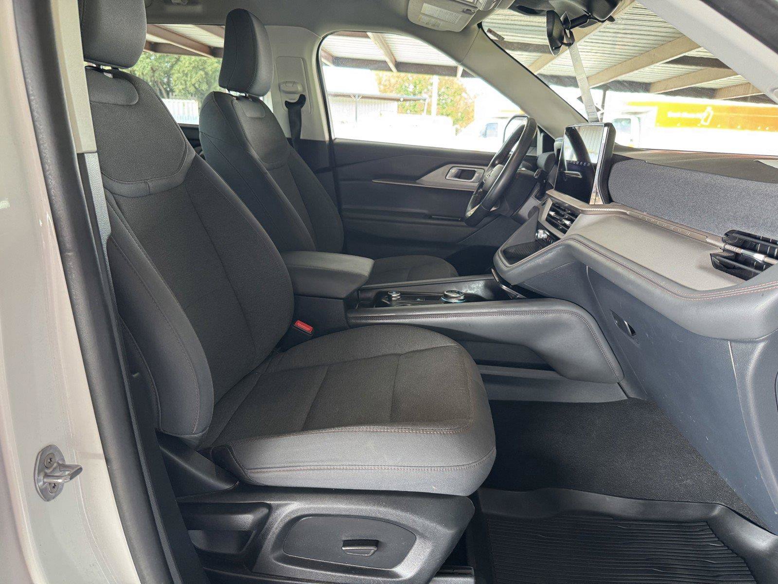 Used 2025 Ford Explorer Active RWD image 44