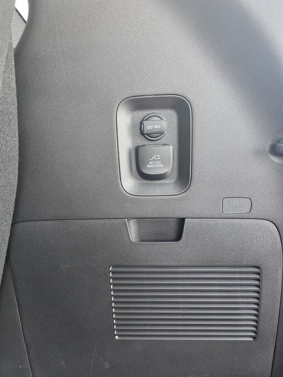 Used 2025 Kia Carnival SX w/ SX Dark Edition Package FWD image 33