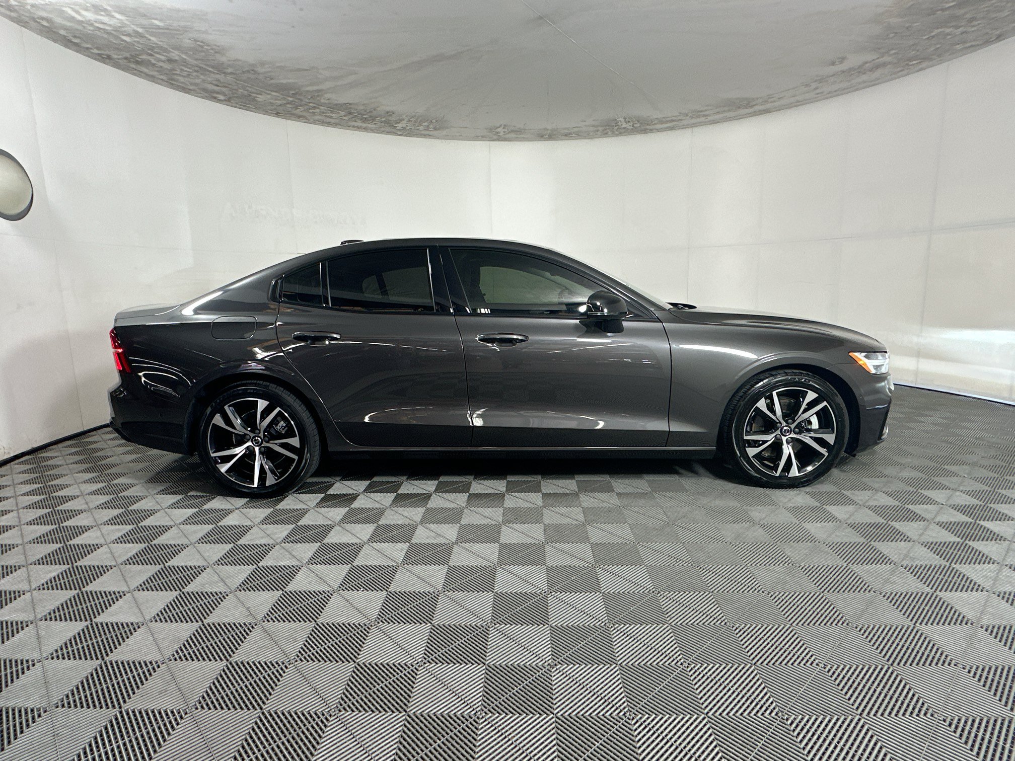 Used 2025 Volvo S60 B5 Plus w/ Protection Package Premier FWD image 2