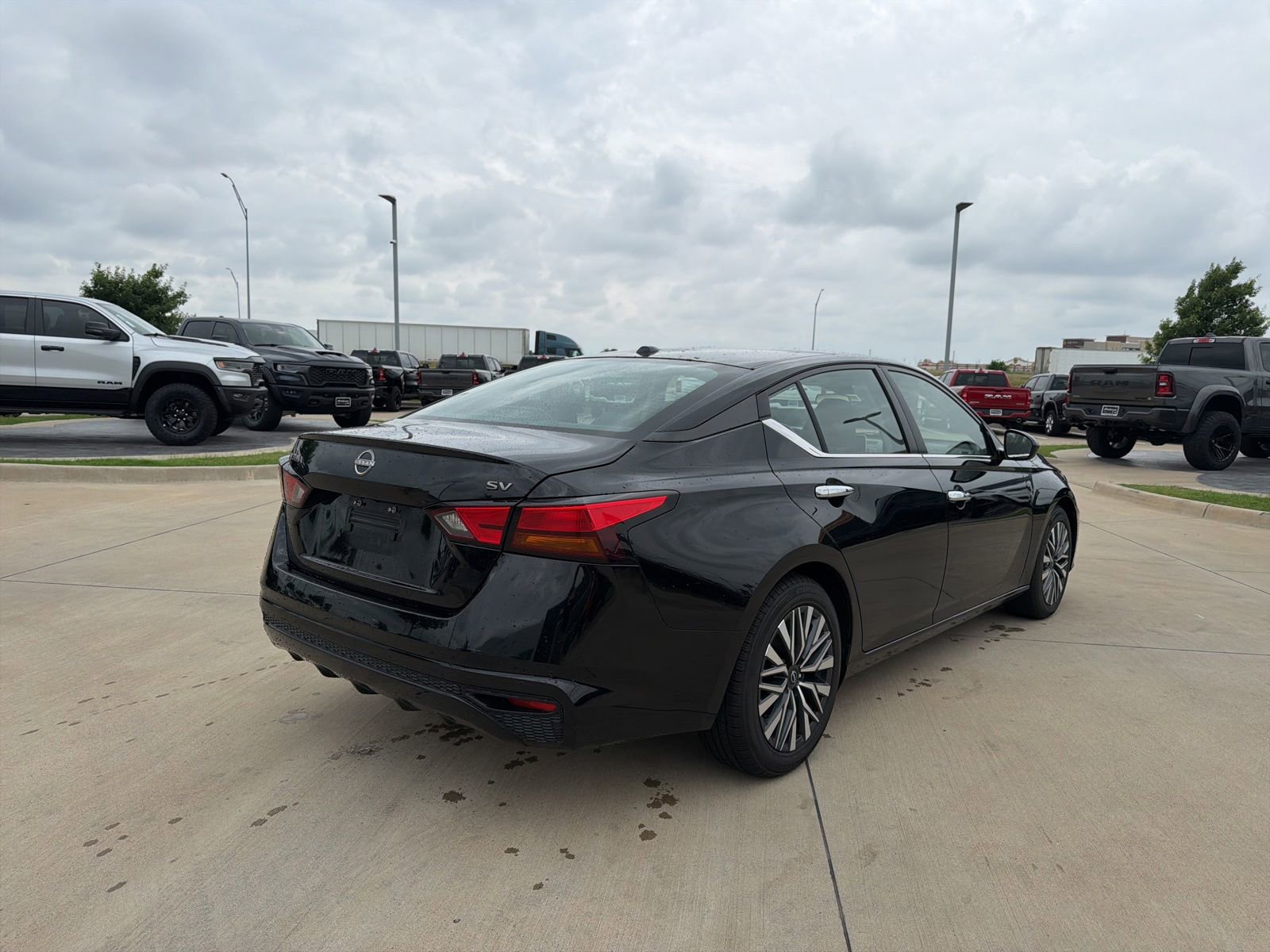 Used 2024 Nissan Altima 2.5 SV FWD image 5