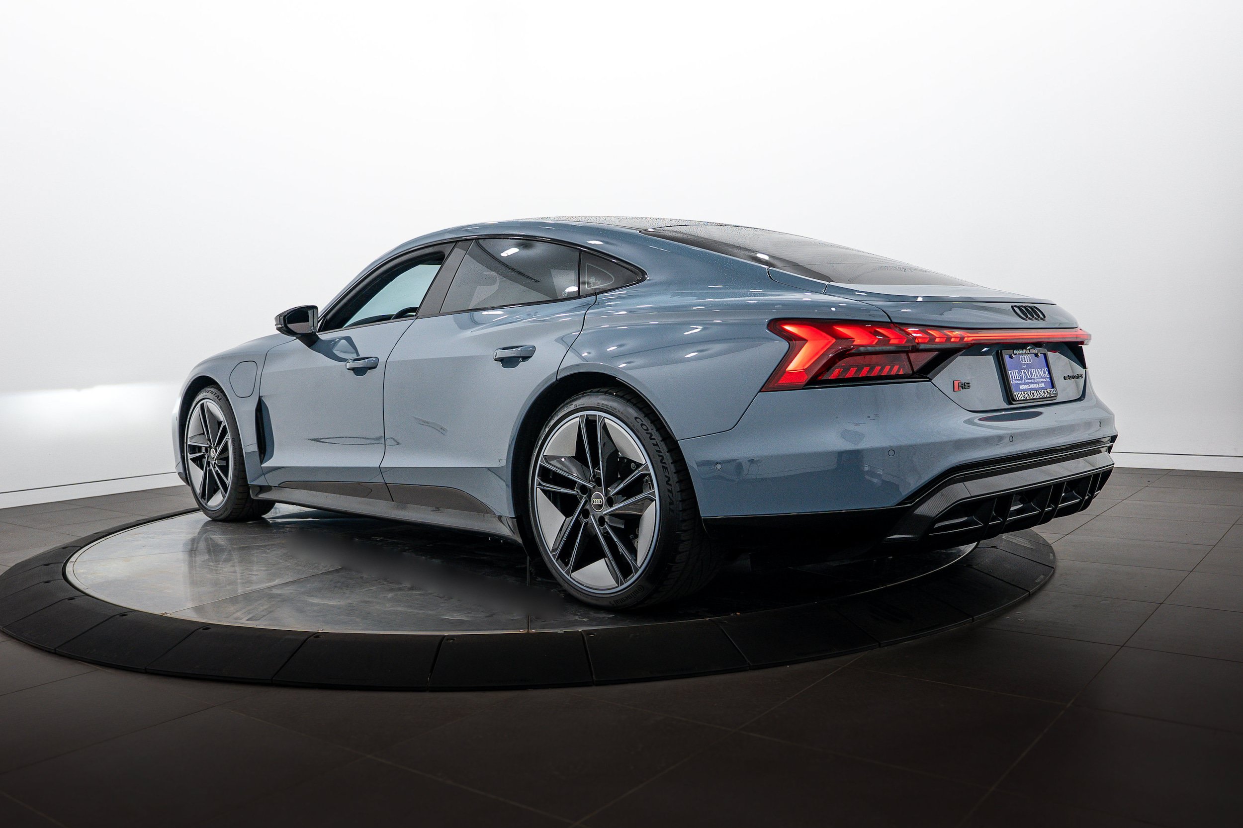 Used 2023 Audi RS e-tron GT w/ Carbon Performance Package AWD/4WD image 5