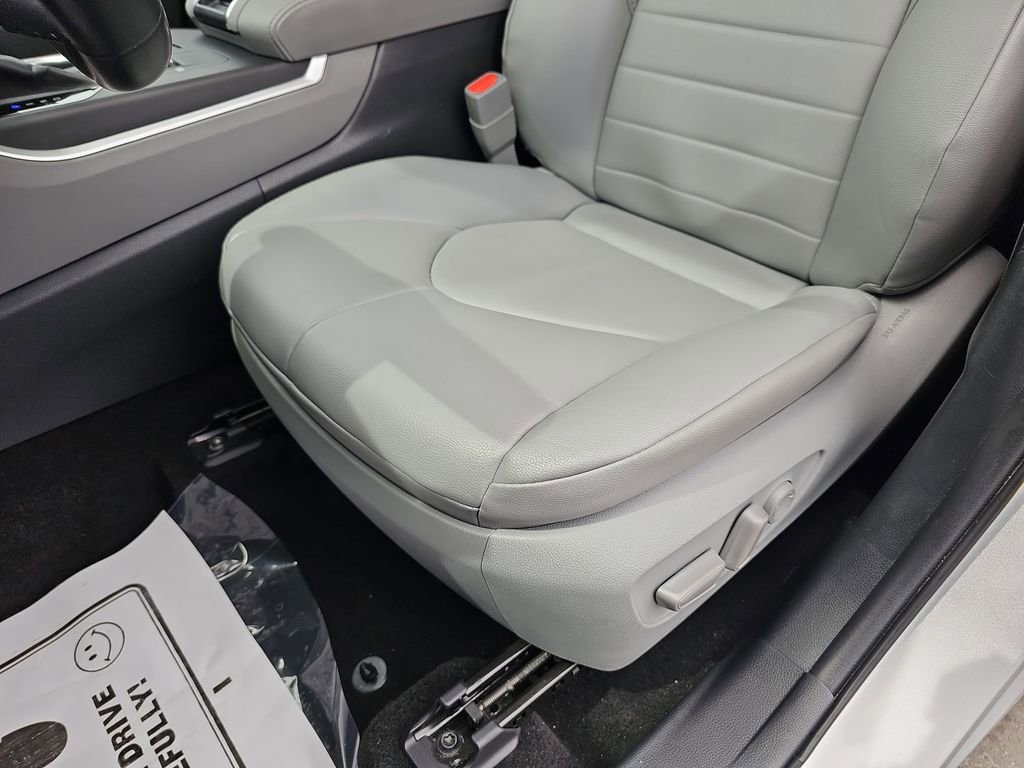 Used 2023 Toyota Highlander XLE FWD image 35