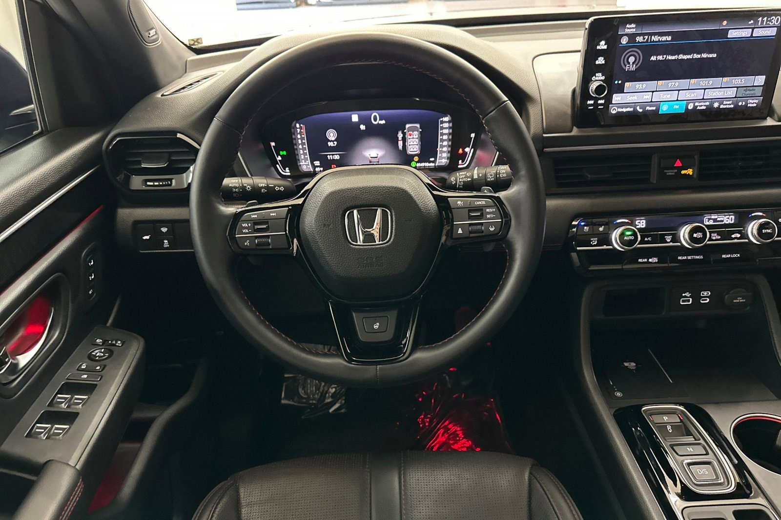 Used 2025 Honda Pilot Black Edition image 29