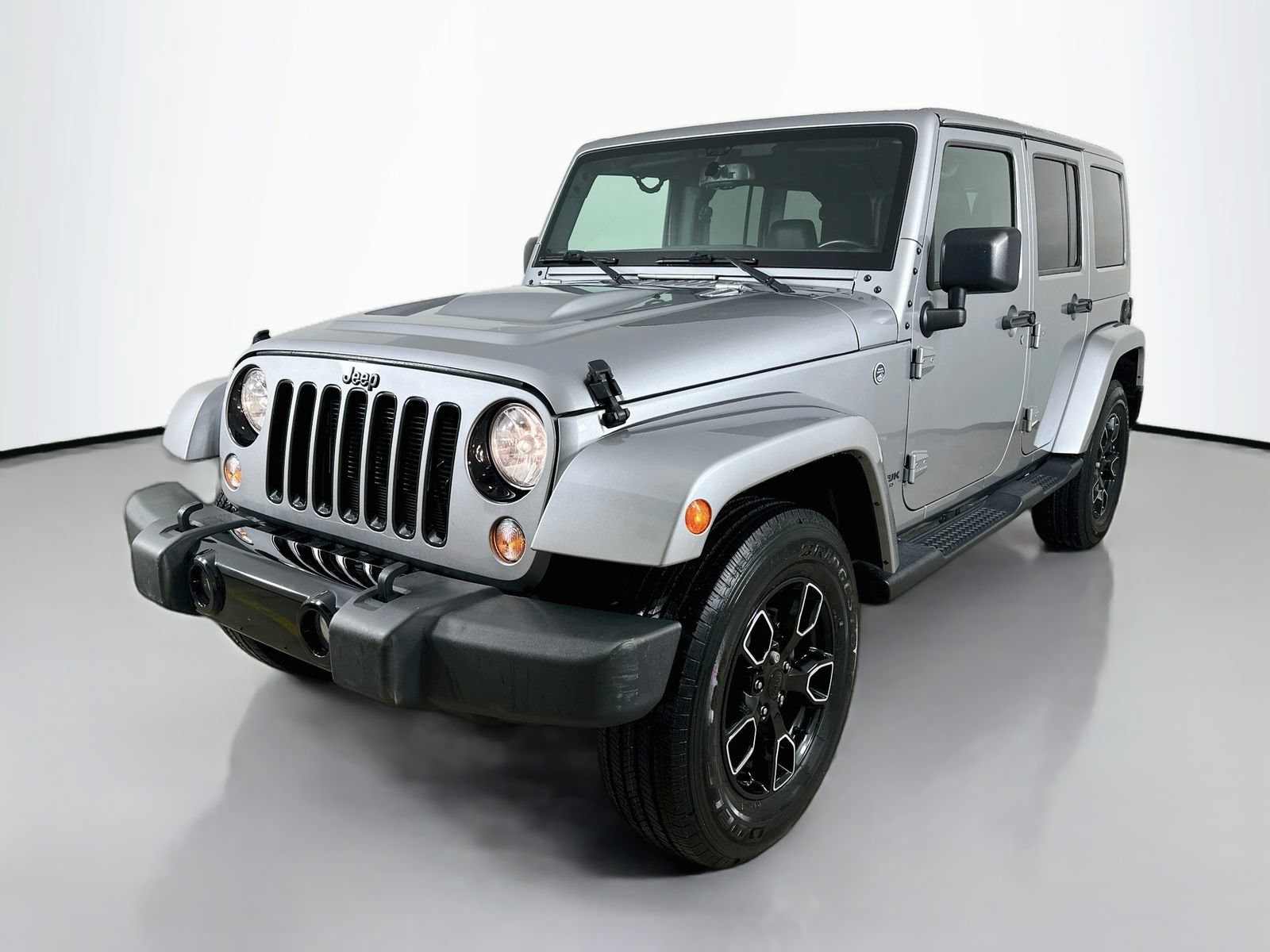 Used 2018 Jeep Wrangler Unlimited Sahara AWD/4WD image 1