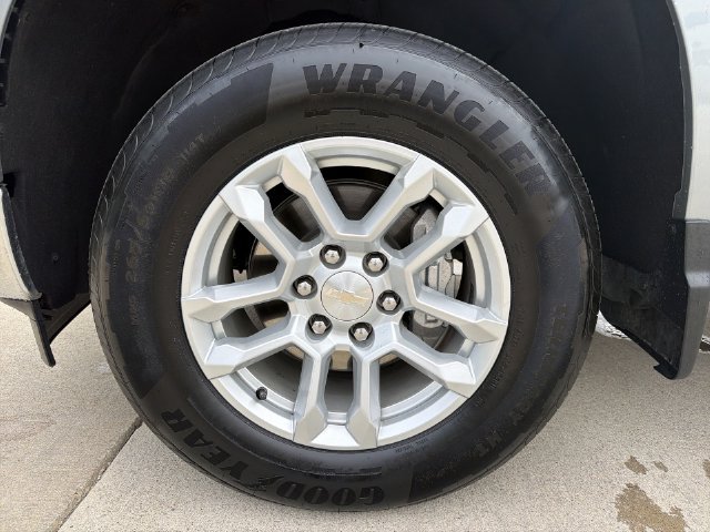 Used 2024 Chevrolet Silverado 1500 LT AWD/4WD image 19