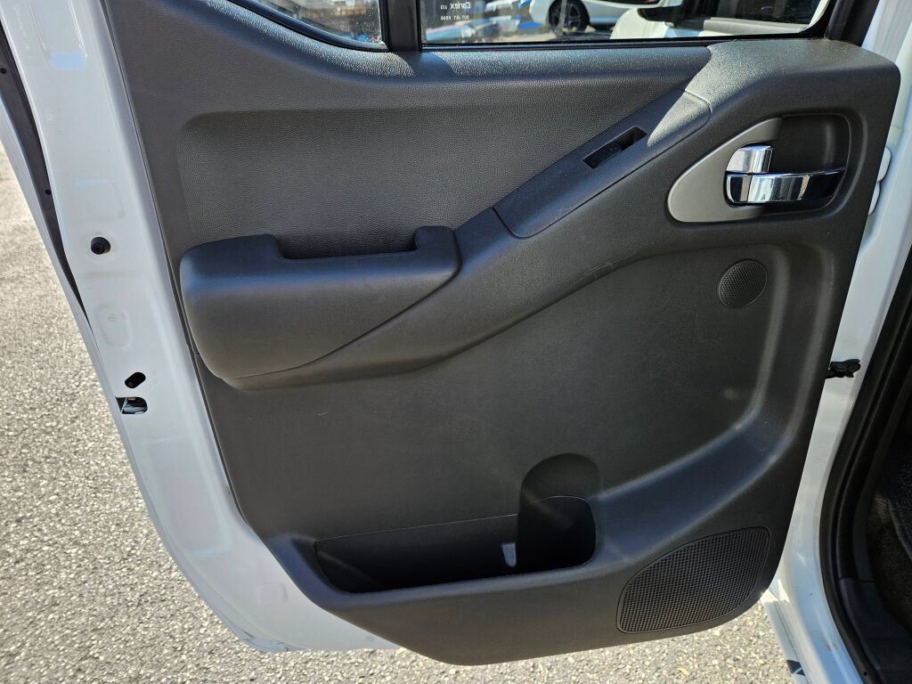 Used 2016 Nissan Frontier PRO-4X w/ Pro-4x Graphics Package AWD/4WD image 14