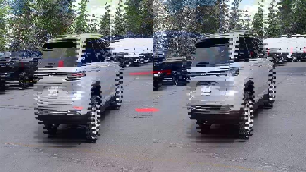 New 2025 Jeep Grand Cherokee Laredo X w/ Luxury Tech Group I image 8