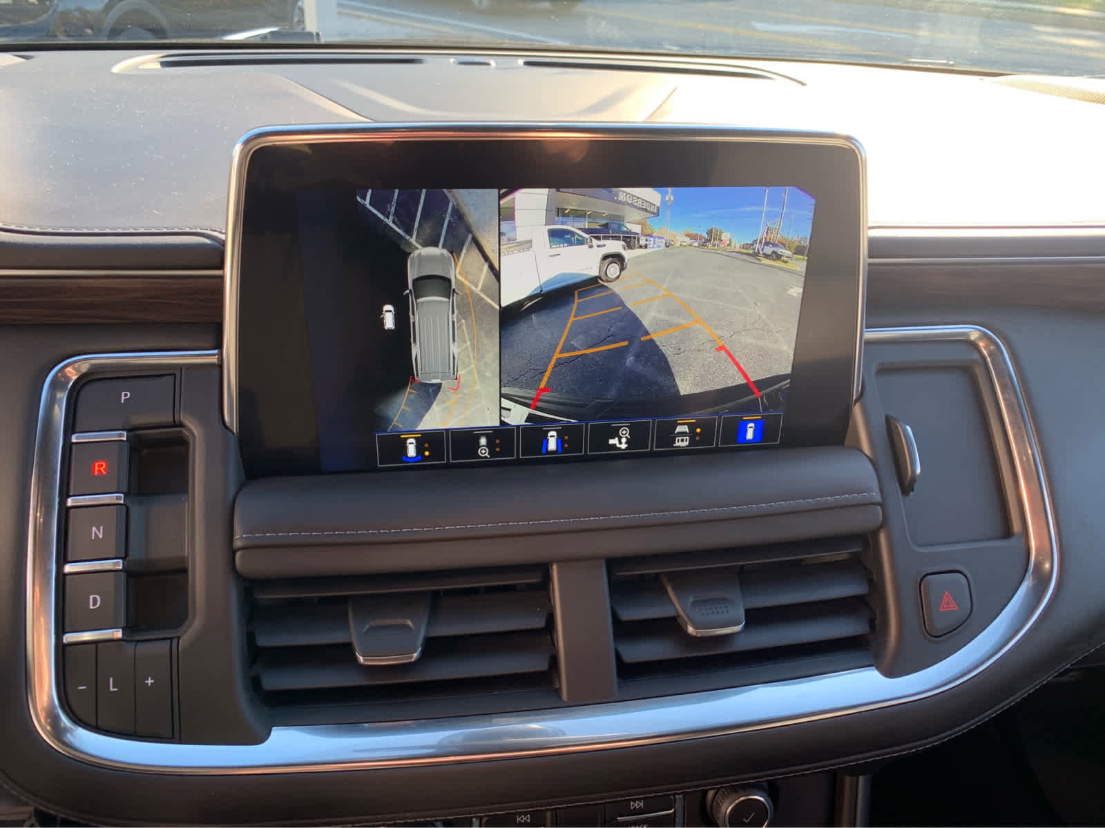 Used 2022 Chevrolet Tahoe LT w/ Luxury Package image 18