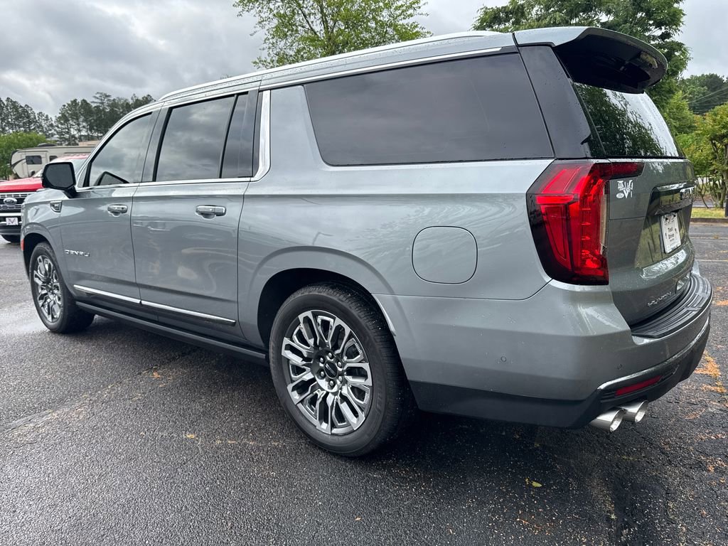 Used 2023 GMC Yukon XL Denali Ultimate AWD/4WD image 7