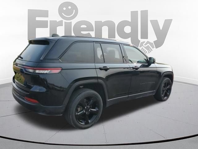 Used 2023 Jeep Grand Cherokee Altitude AWD/4WD image 5