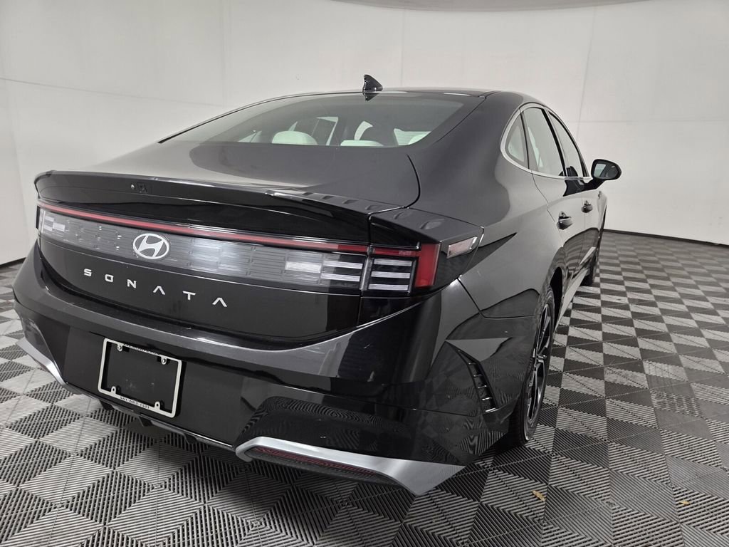 Used 2025 Hyundai Sonata SEL FWD image 5