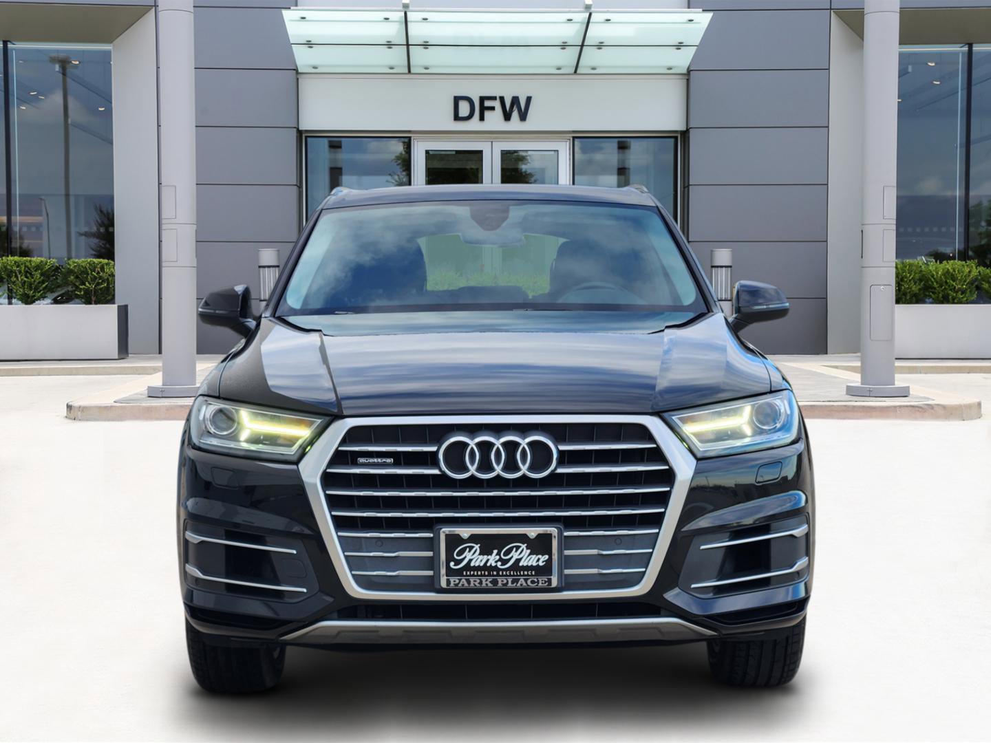 Used 2017 Audi Q7 3.0T Premium Plus image 2