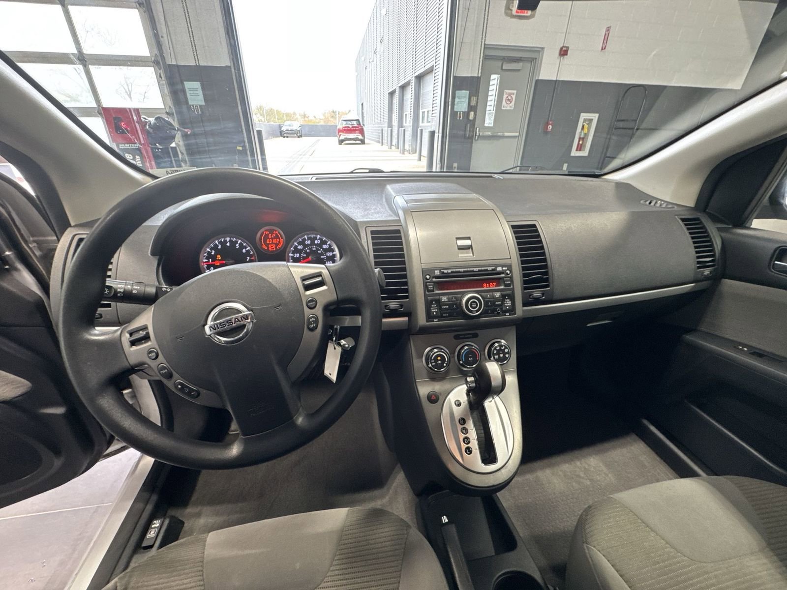 Used 2011 Nissan Sentra 2.0 SR FWD image 2