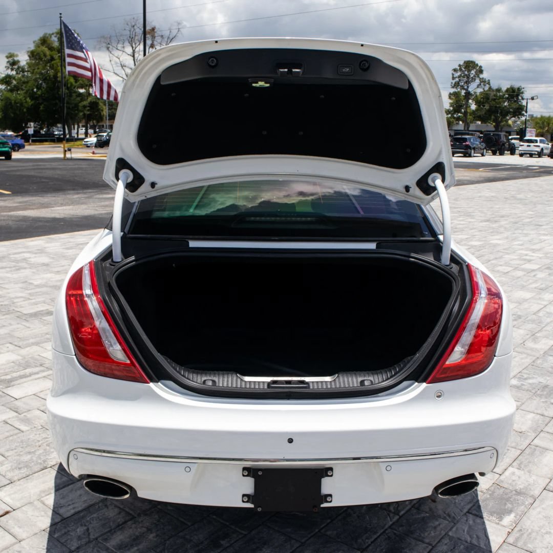 Used 2019 Jaguar XJ L Portfolio RWD image 7