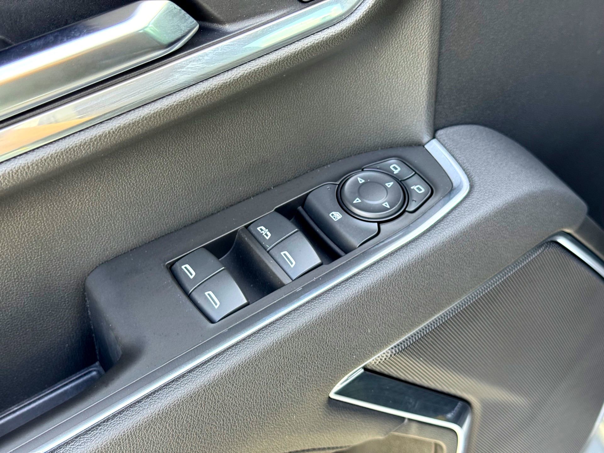 Used 2025 Chevrolet Silverado 1500 RST image 15