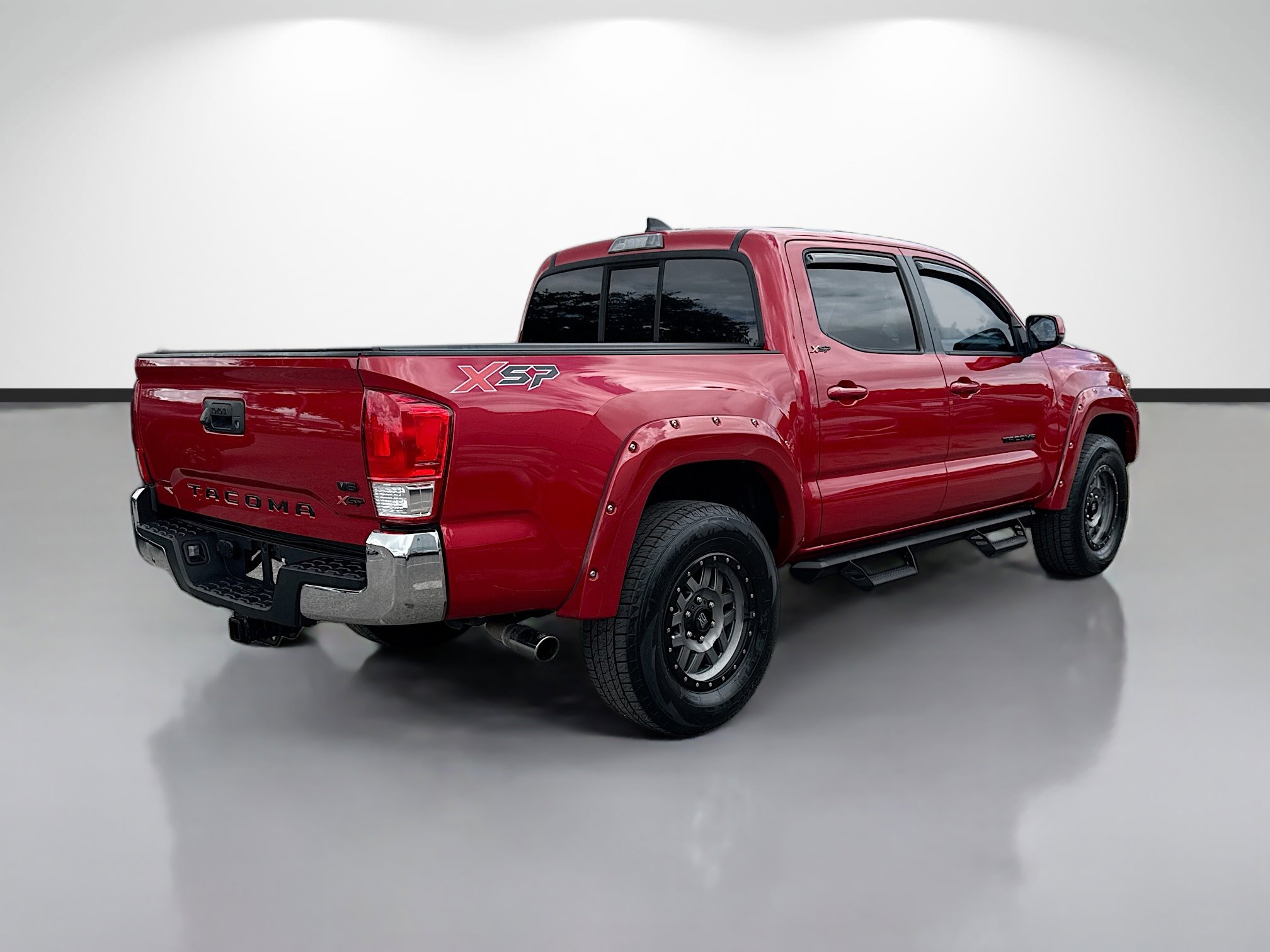 Used 2017 Toyota Tacoma SR5 w/ Tow Package RWD image 3