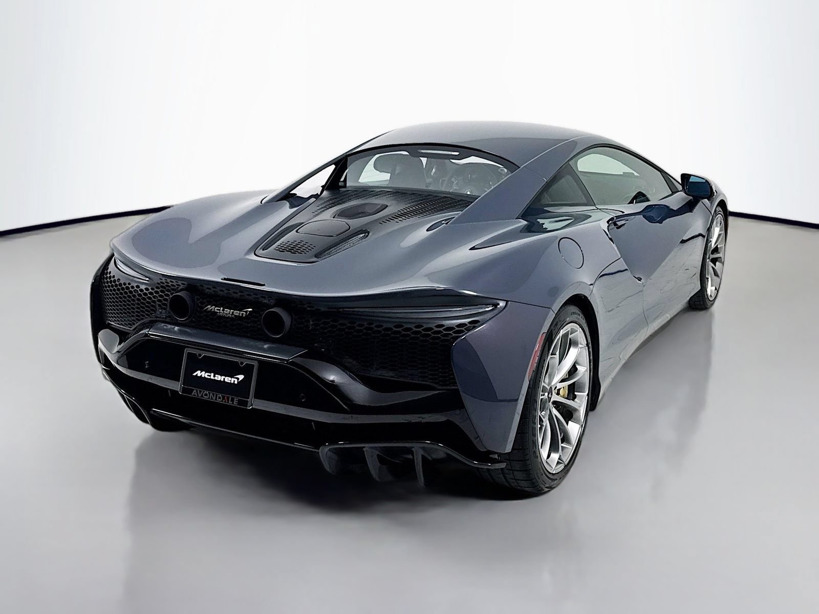 Used 2025 McLaren Artura RWD image 7