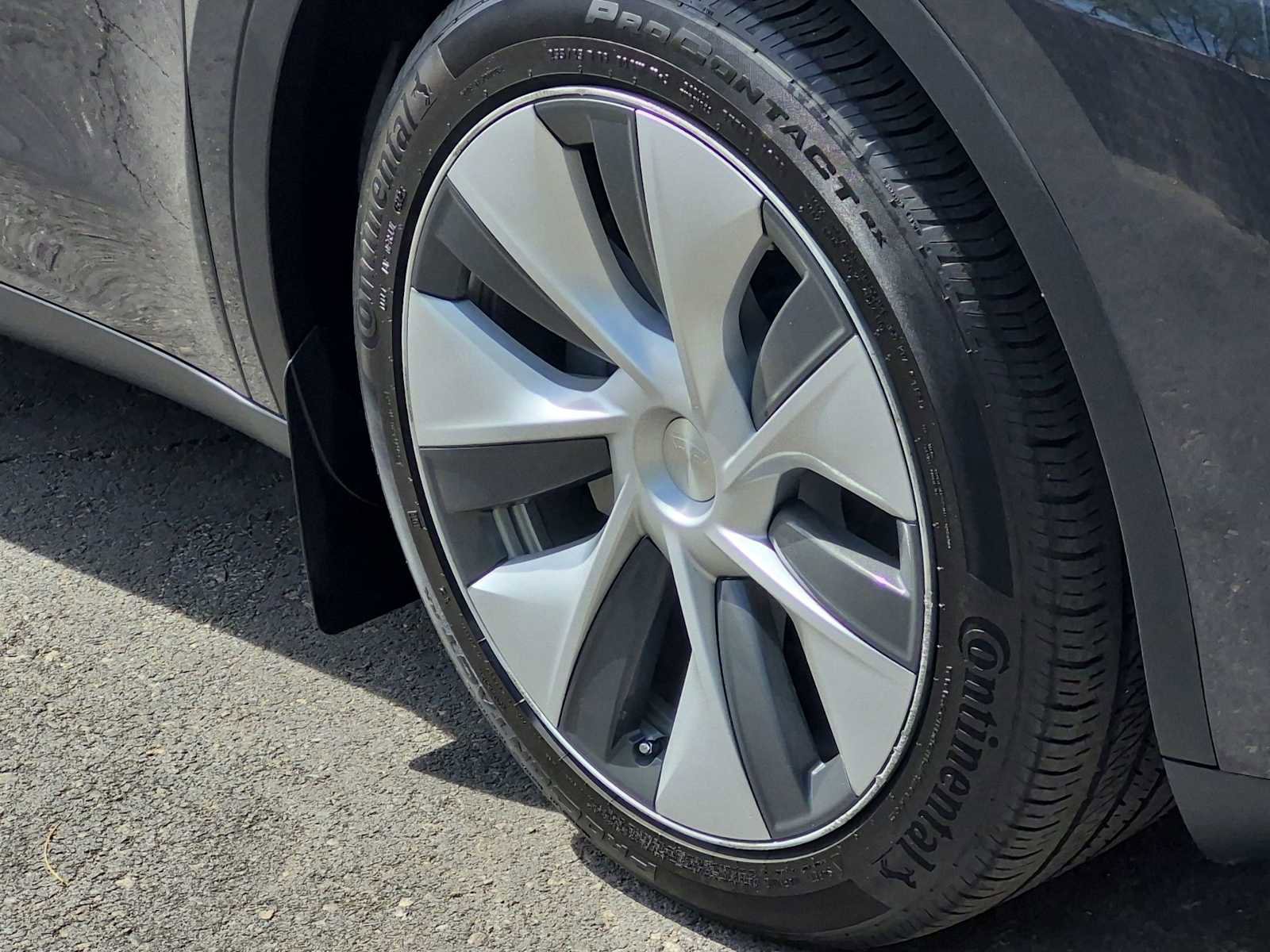 Used 2024 Tesla Model Y Long Range AWD/4WD image 12