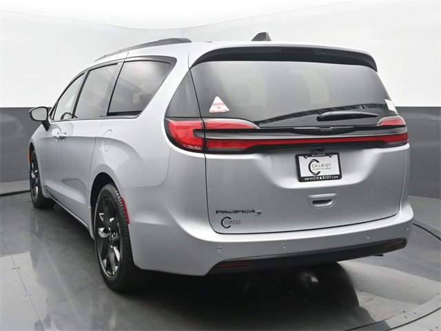 New 2026 Chrysler Pacifica Select image 4
