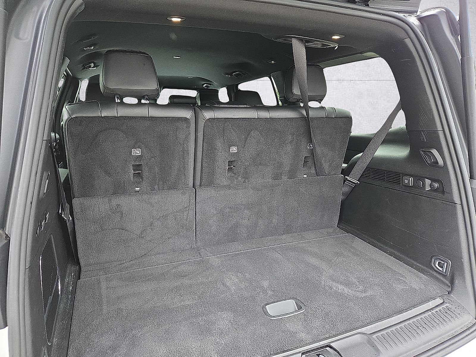 Used 2023 Jeep Wagoneer 4WD image 8