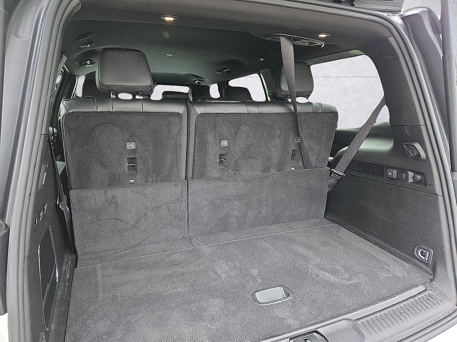 Used 2023 Jeep Wagoneer 4WD image 8