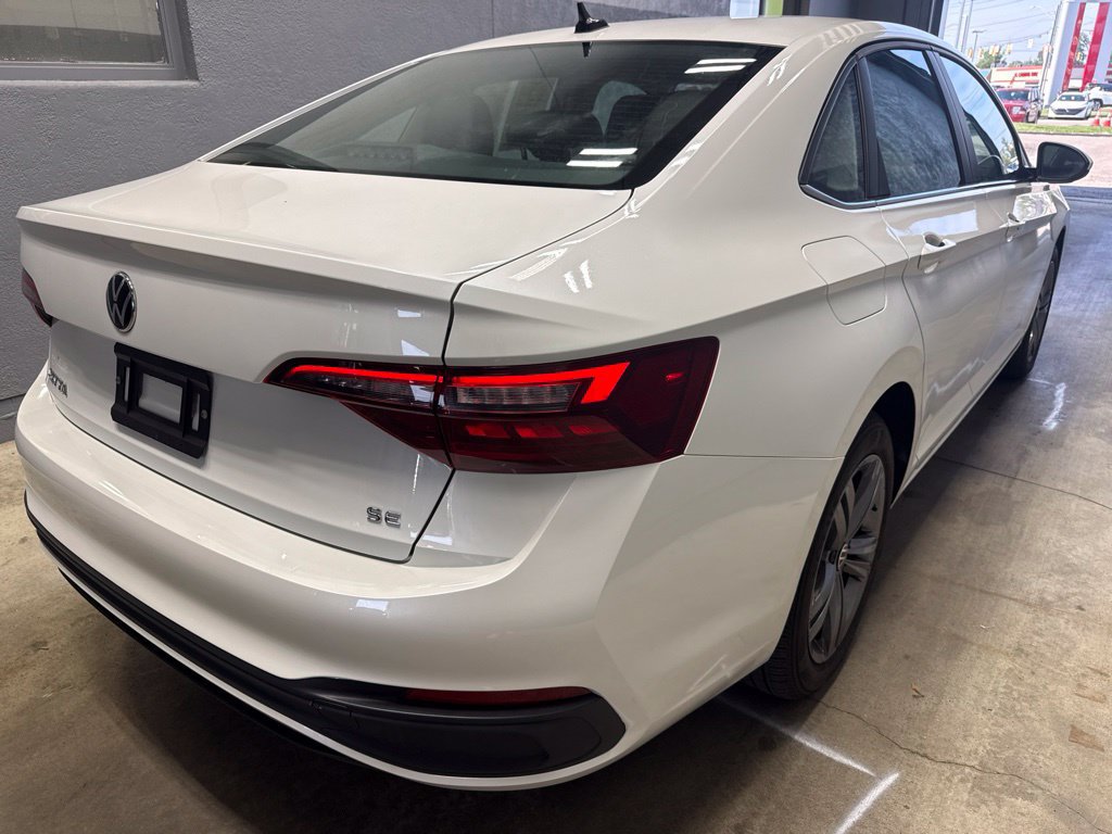 Used 2023 Volkswagen Jetta SE w/ Panoramic Sunroof Package FWD image 6