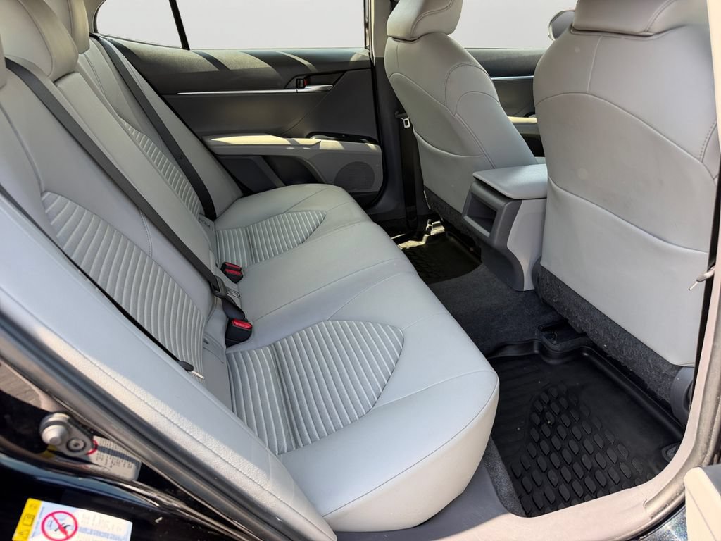 Used 2018 Toyota Camry SE FWD image 9
