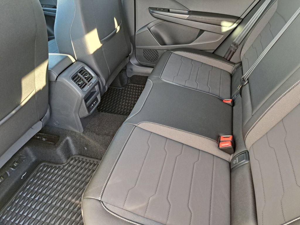 New 2026 Volkswagen Taos SE image 22