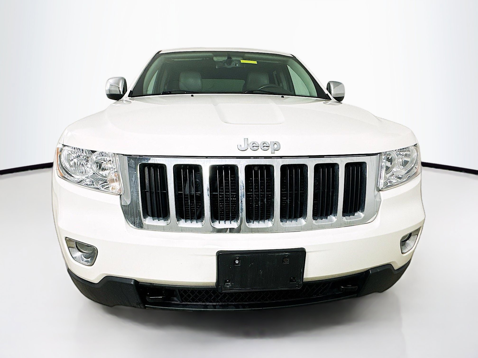 Used 2011 Jeep Grand Cherokee Laredo AWD/4WD image 2