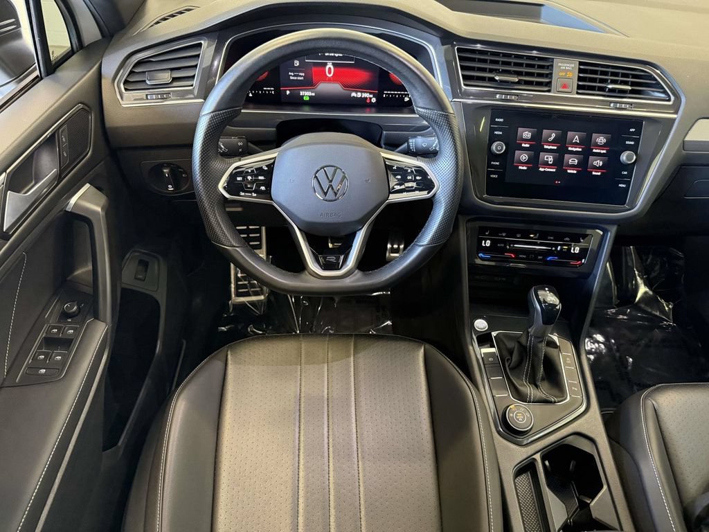 Used 2022 Volkswagen Tiguan SE R-Line AWD/4WD image 4