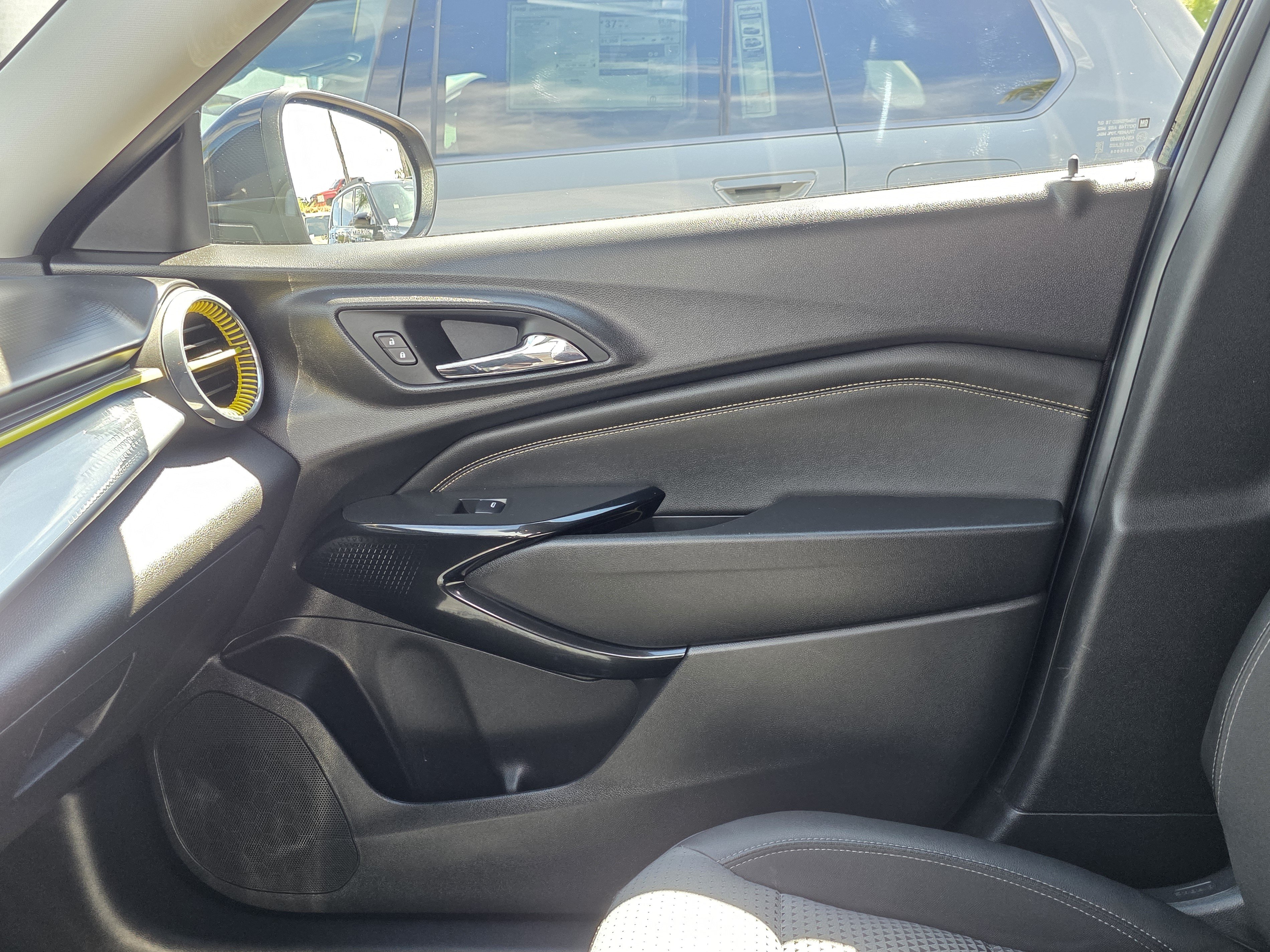 Used 2024 Chevrolet Trax LT w/ Driver Confidence Package FWD image 16