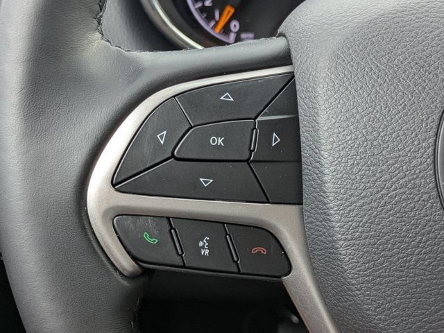 Used 2020 Jeep Grand Cherokee Laredo AWD/4WD image 21