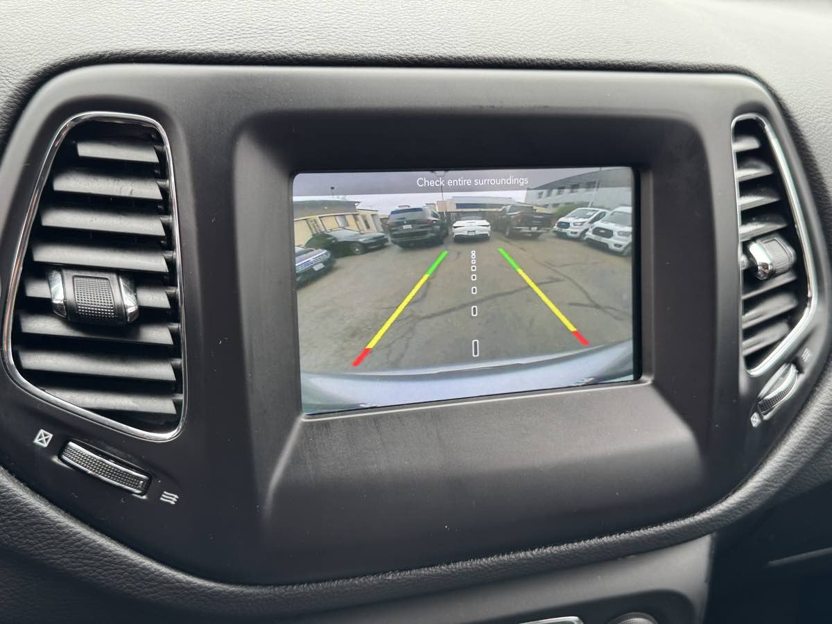 Used 2018 Jeep Compass Latitude w/ Popular Equipment Group AWD/4WD image 32
