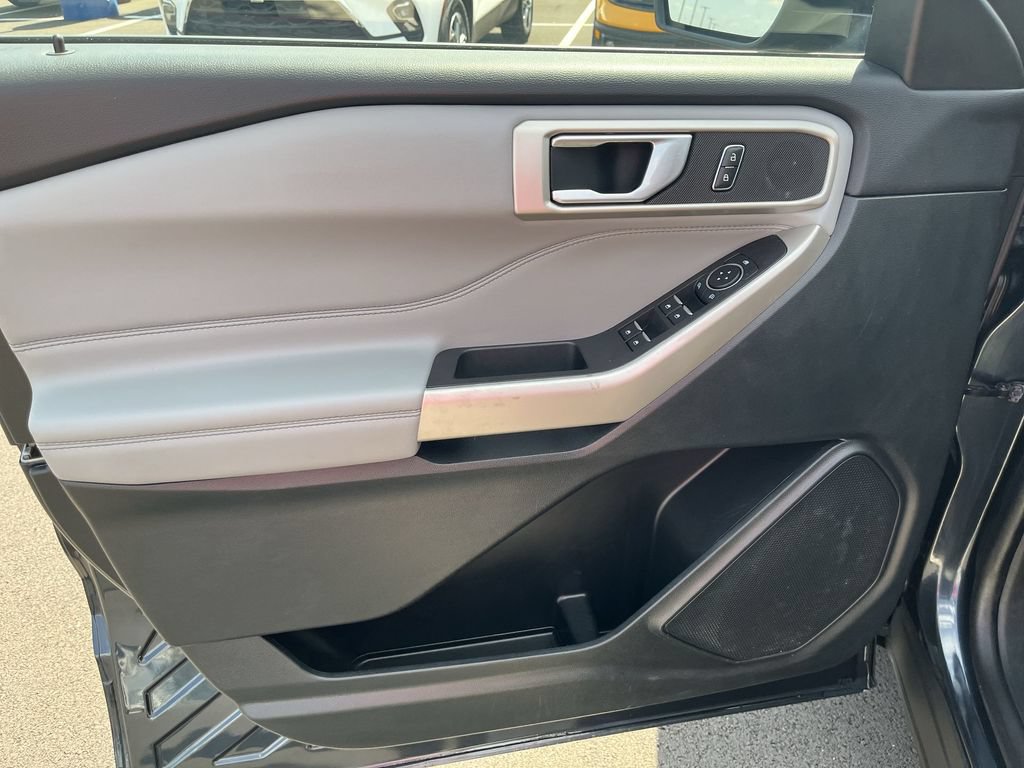 Used 2023 Ford Explorer XLT w/ Equipment Group 202A AWD/4WD image 13