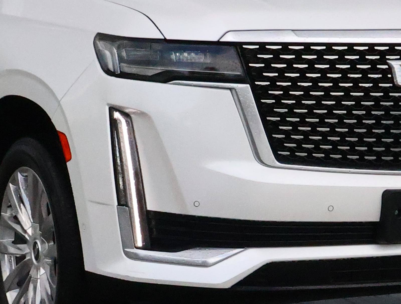Used 2023 Cadillac Escalade Premium Luxury RWD image 7