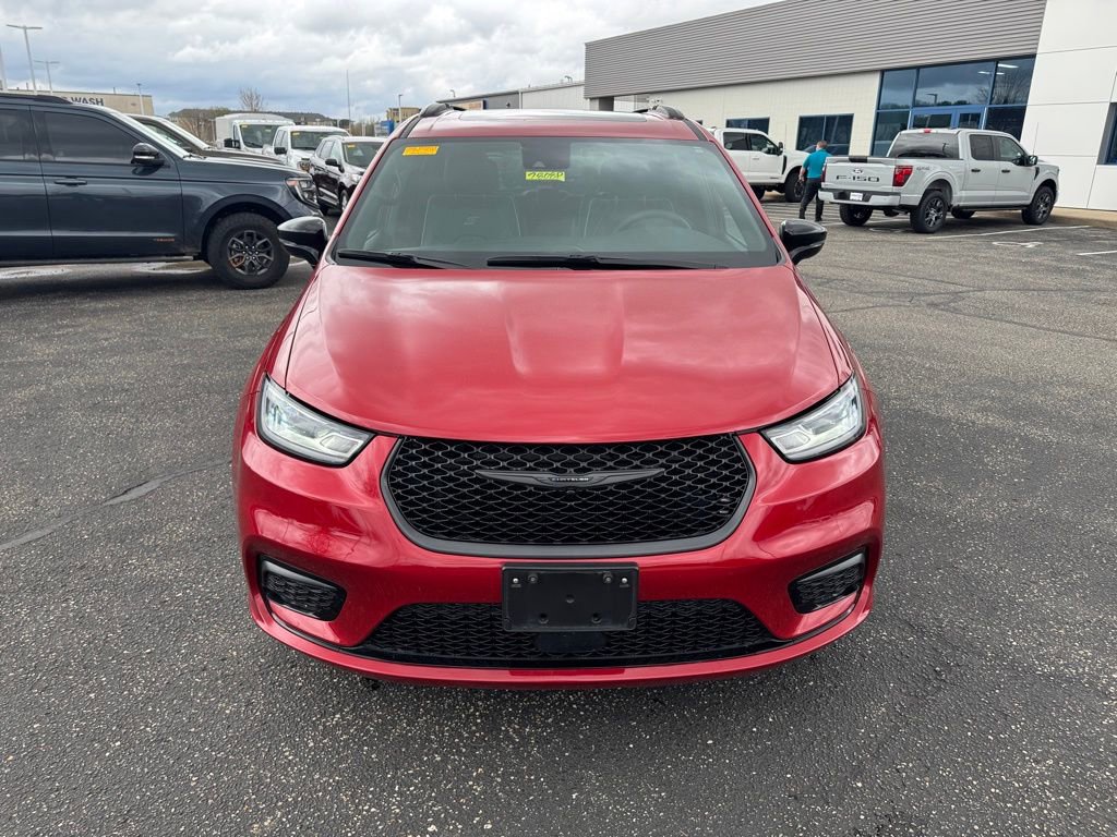 Used 2025 Chrysler Pacifica Limited FWD image 8