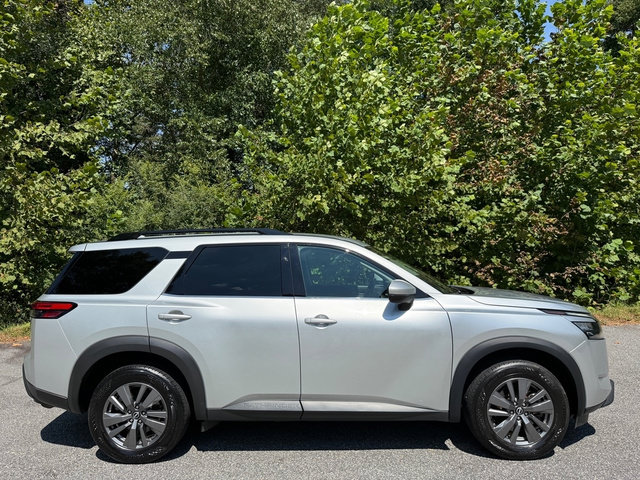 Used 2025 Nissan Pathfinder SV AWD/4WD image 5